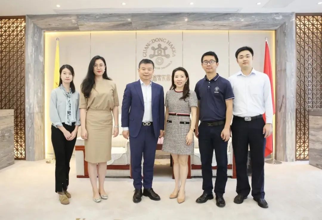 社会组织交流服务展示点丨深商联：搭平台 促发展 拓思路